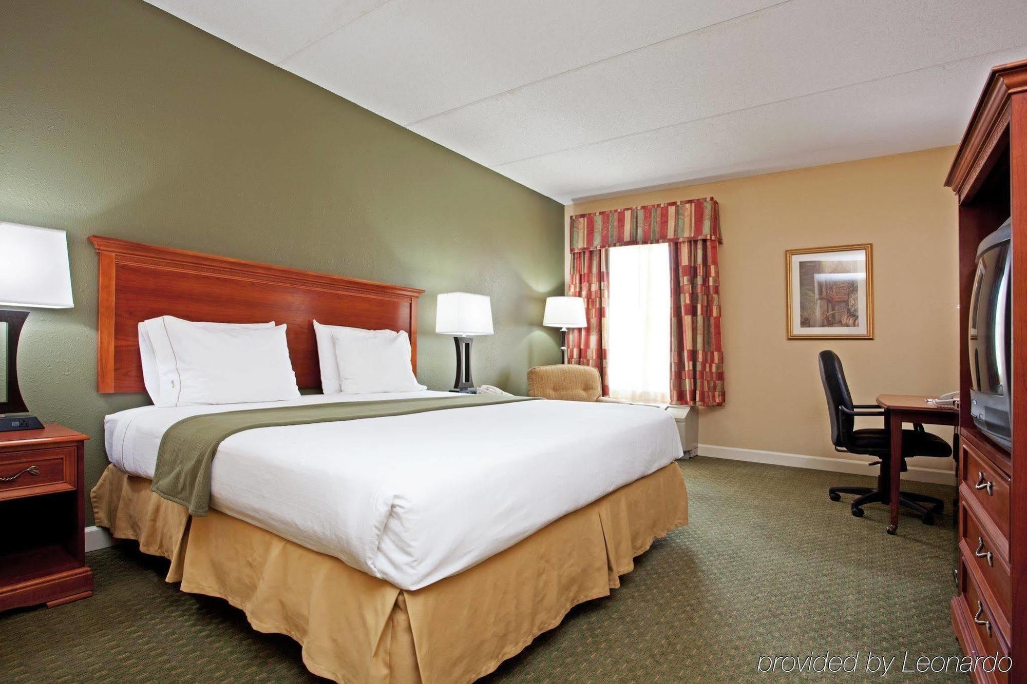Holiday Inn Express Hotel & Suites Conover - Hickory Area By Ihg Room photo