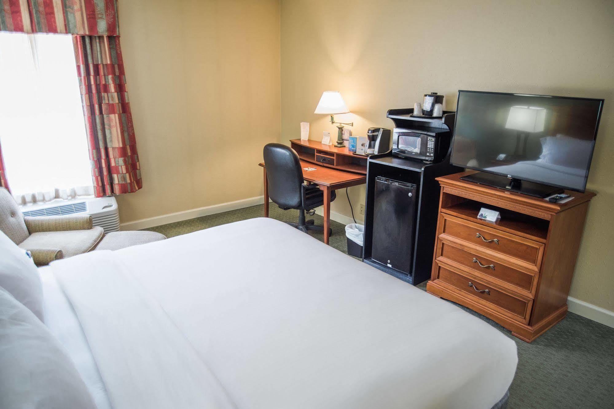 Holiday Inn Express Hotel & Suites Conover - Hickory Area By Ihg Exterior photo