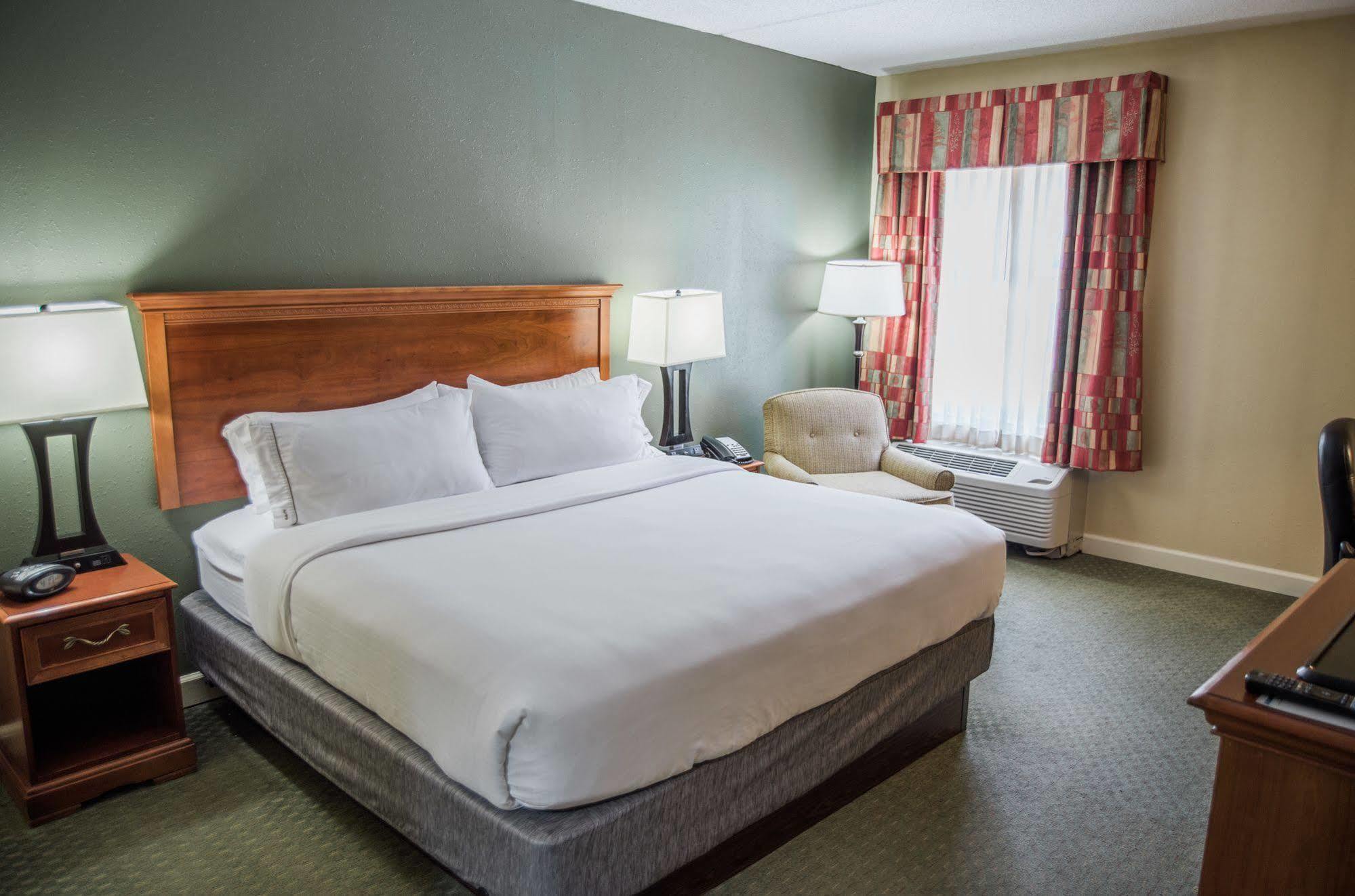 Holiday Inn Express Hotel & Suites Conover - Hickory Area By Ihg Exterior photo